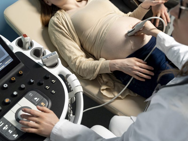 gynecologist-performing-ultrasound-consultation
